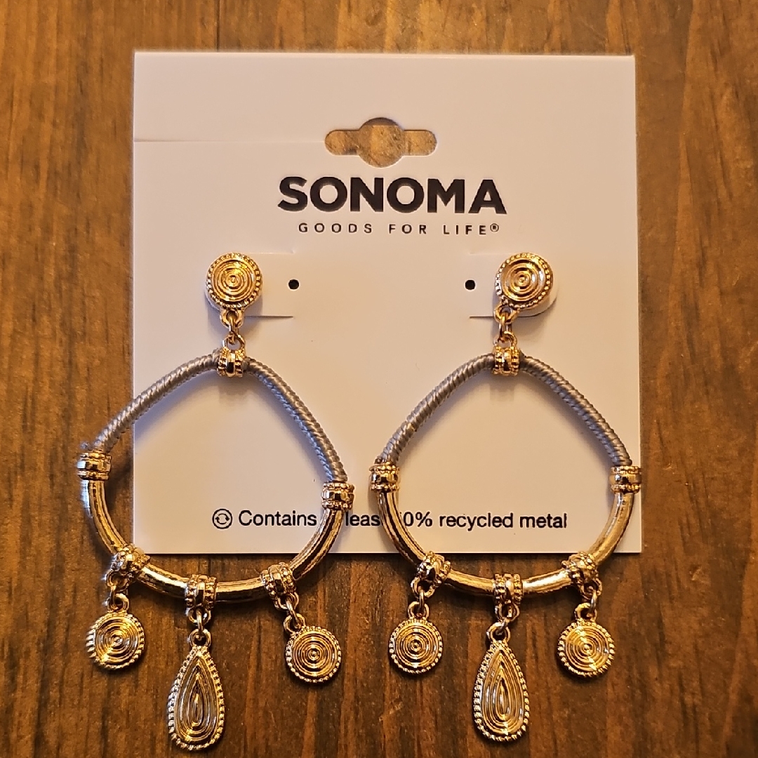 Sonoma Gold Dangle Earrings 9$